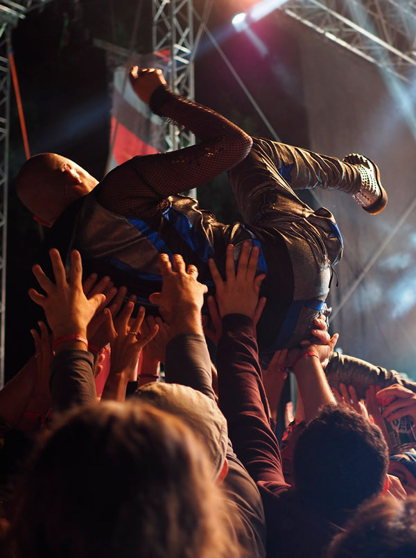 Crowd surfer i Parken