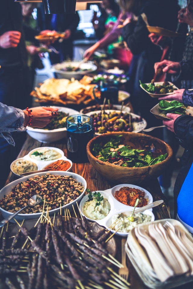 Lokal mad buffet på rejse